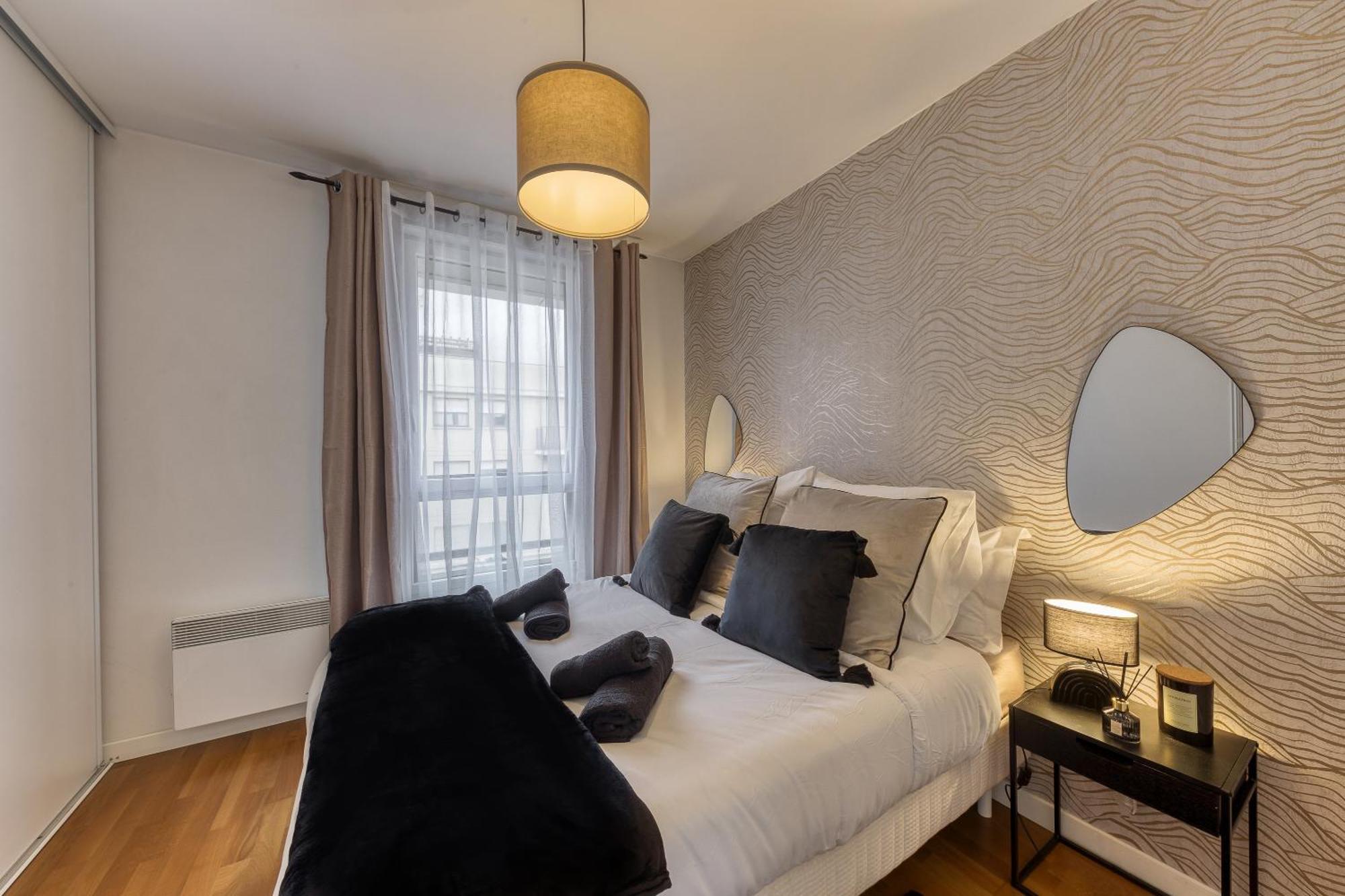 Apartment Metro - Ascenseur - Parking - Wifi - 4 Pers - Easy Check In *
