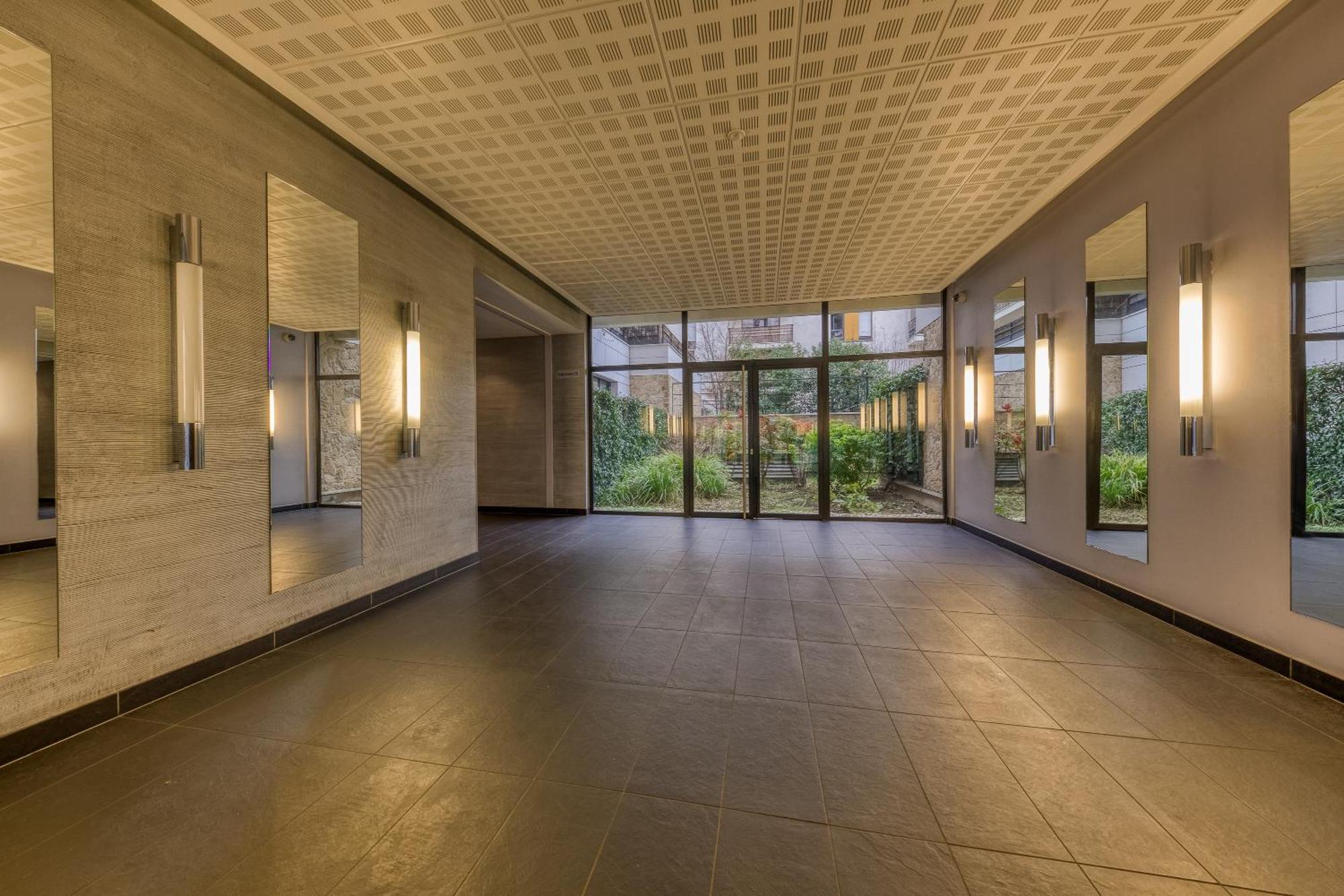 Apartment Metro - Ascenseur - Parking - Wifi - 4 Pers - Easy Check In