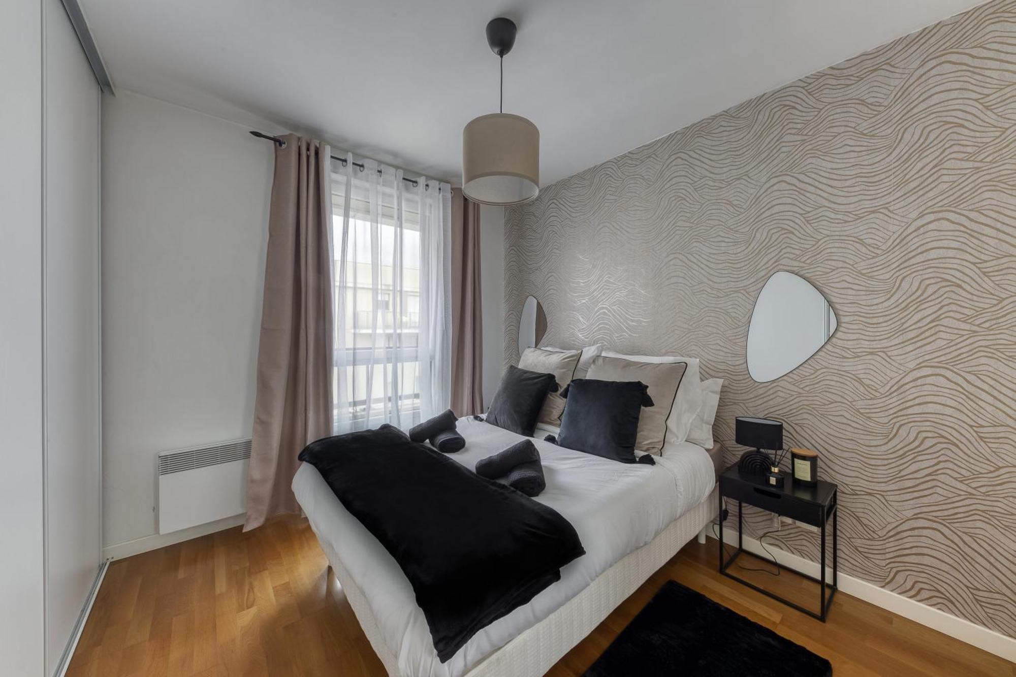 Metro - Ascenseur - Parking - Wifi - 4 Pers - Easy Check In Apartment *