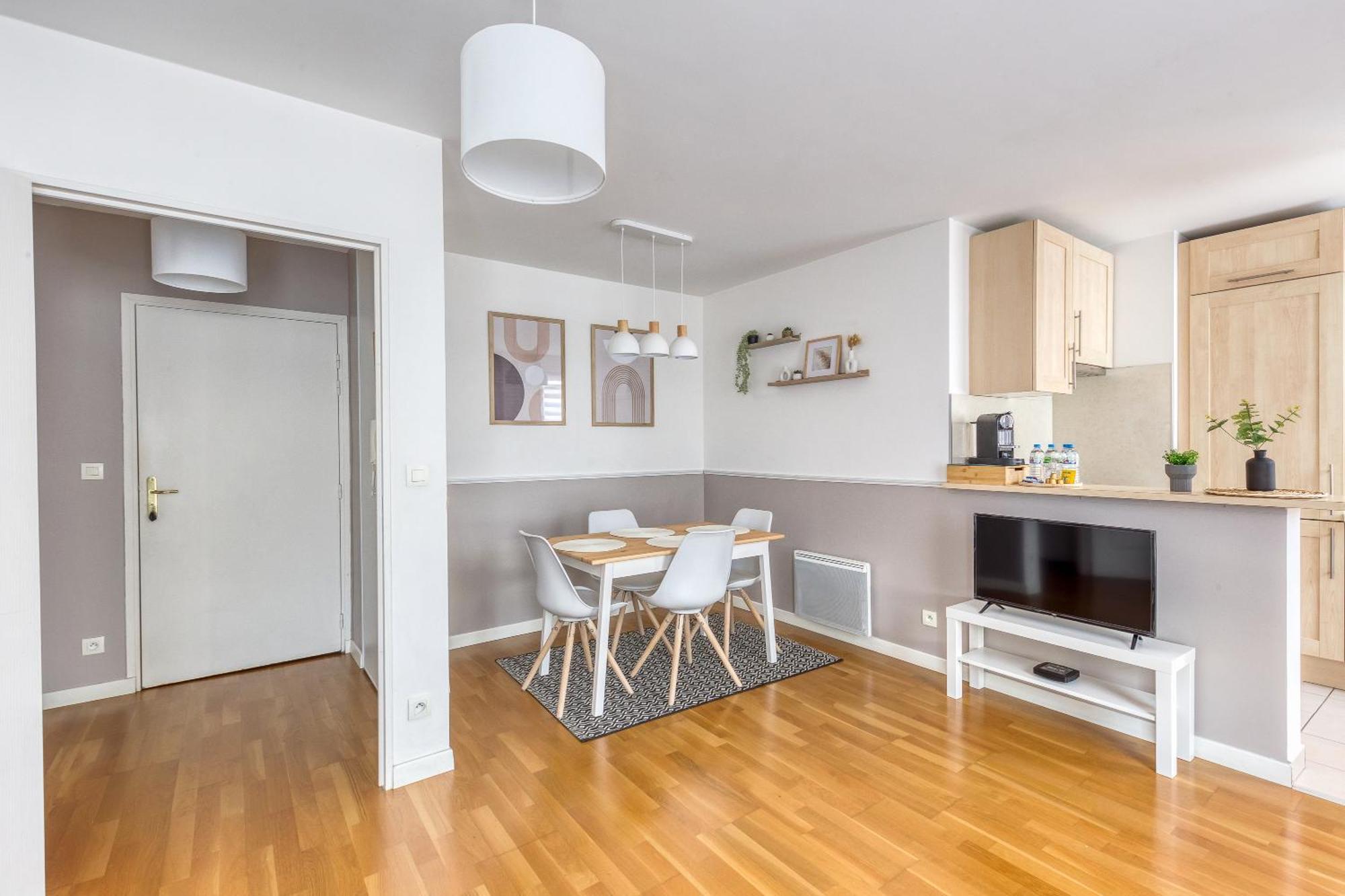 Metro - Ascenseur - Parking - Wifi - 4 Pers - Easy Check In Apartment
