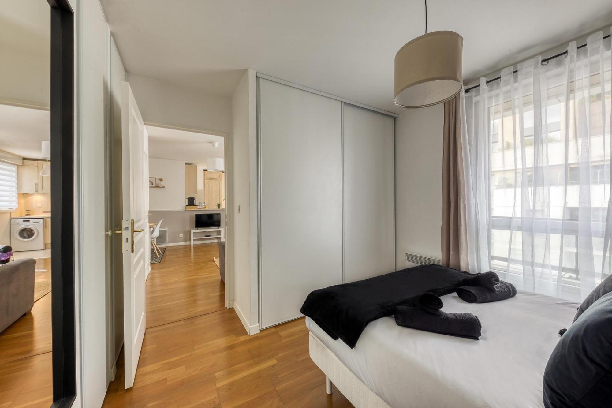 Metro - Ascenseur - Parking - Wifi - 4 Pers - Easy Check In Apartment *