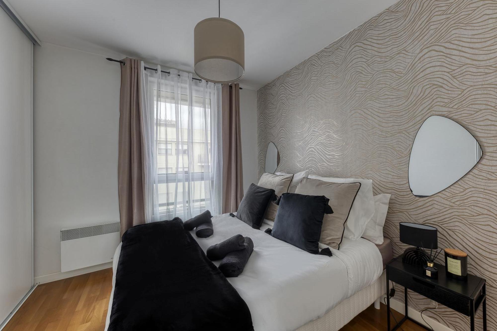 Metro - Ascenseur - Parking - Wifi - 4 Pers - Easy Check In Apartment