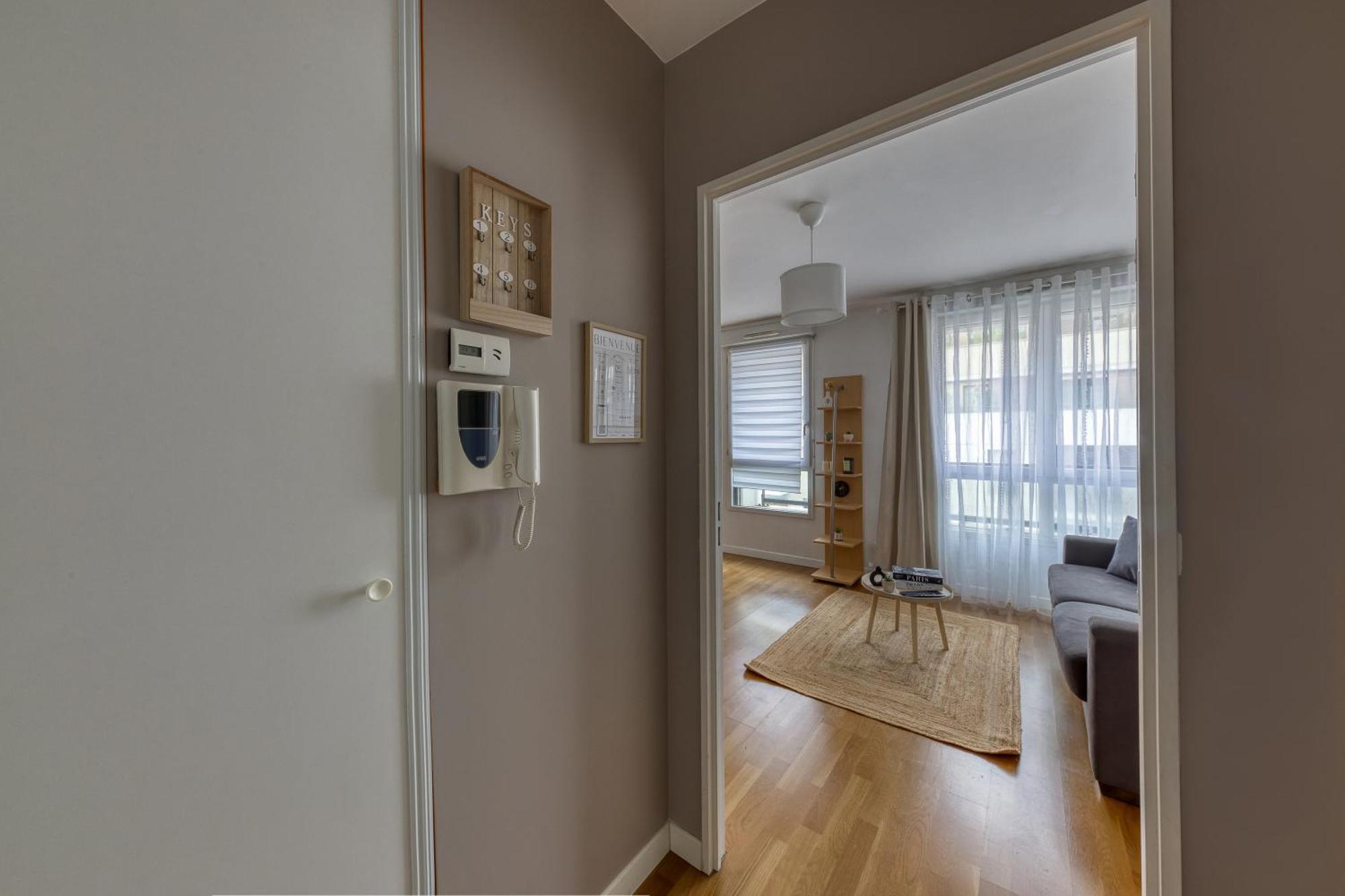 Metro - Ascenseur - Parking - Wifi - 4 Pers - Easy Check In Apartment *