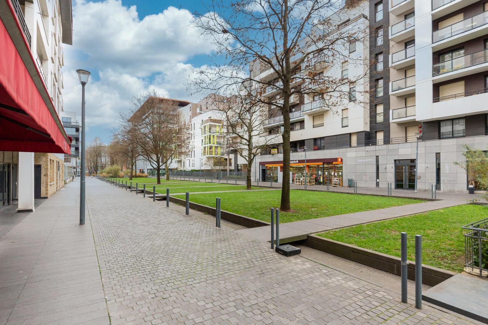 Apartment Metro - Ascenseur - Parking - Wifi - 4 Pers - Easy Check In Asnières